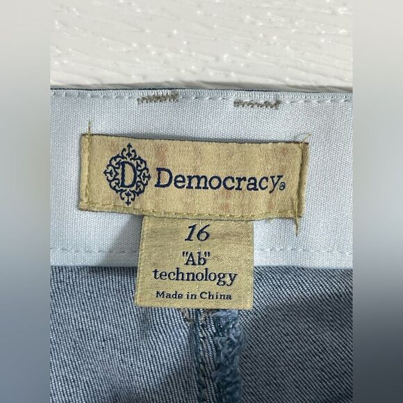 Democracy “Ab” Technology Jeans Women’s Size 16 Cropped Denim Raw Hem - Picture 5 of 9